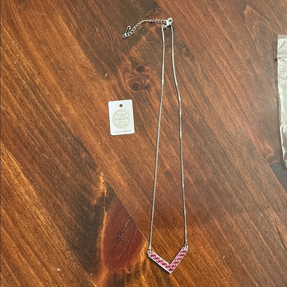 Callura Jewelry - NEW Pink Swarovski crystals chevron necklace